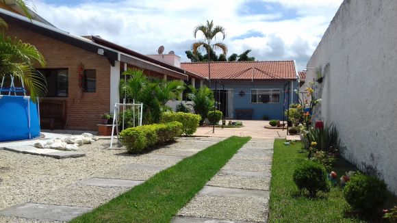 CASA EM CONDOMINIO