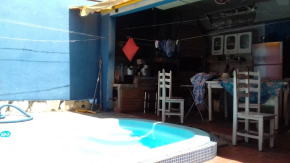 CASA COM PISCINA